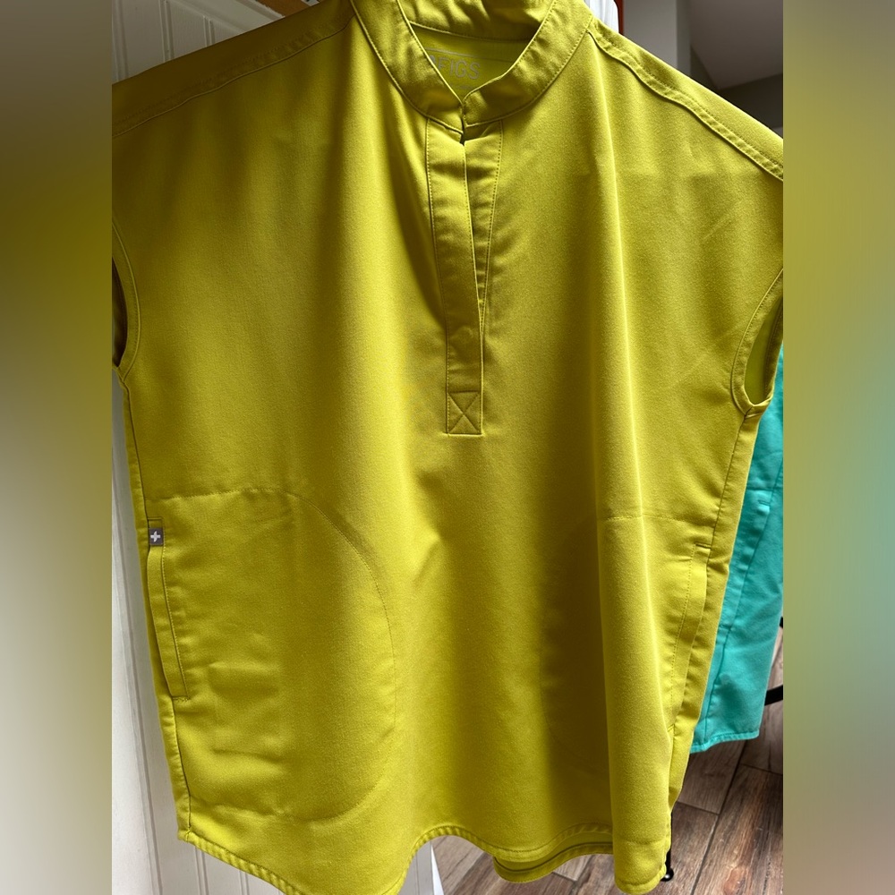Figs limeade Rafaela Scrub top XXS